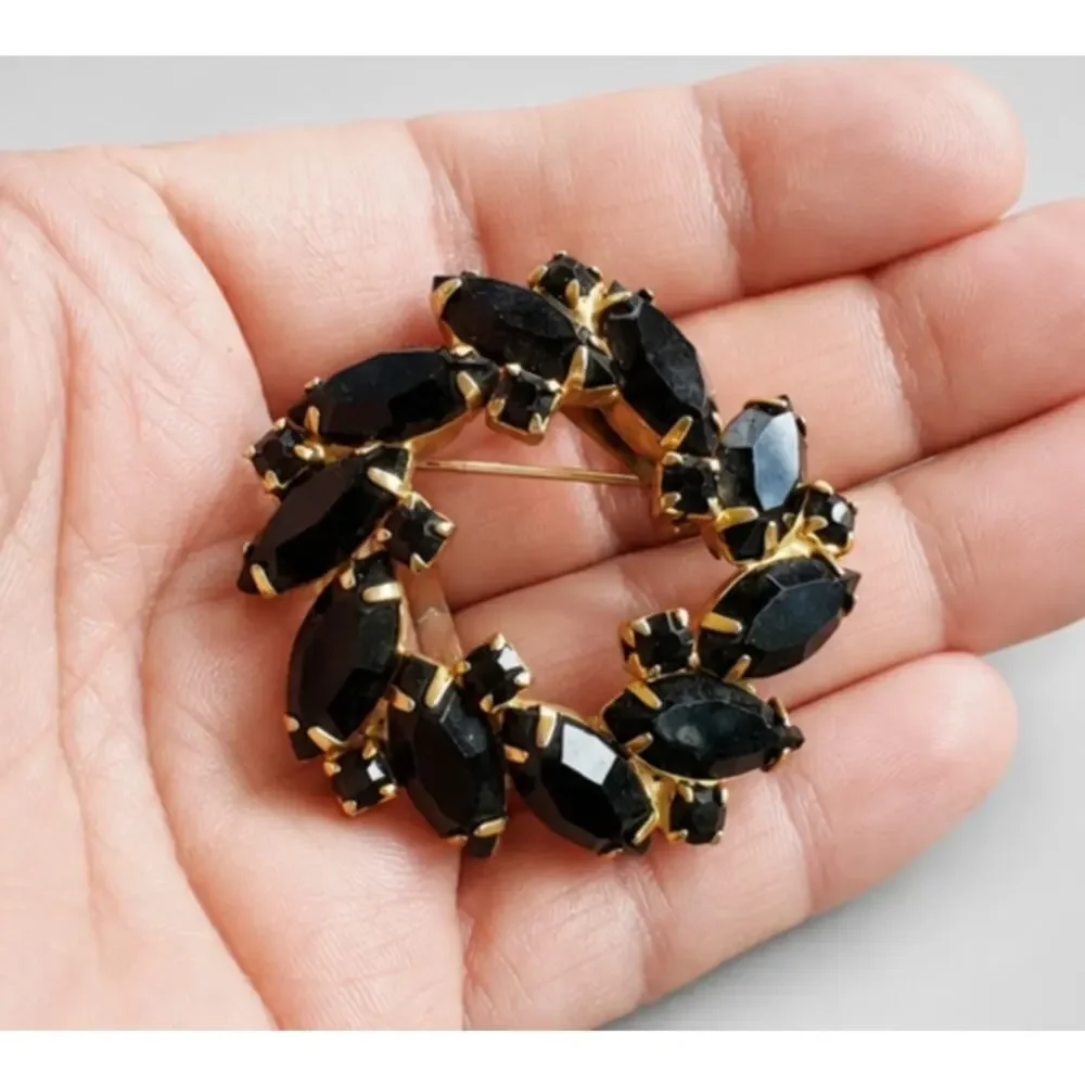 Vintage Black Rhinestone Brooch‎ Pin, Mid-Century Round Glass Wreath go-101